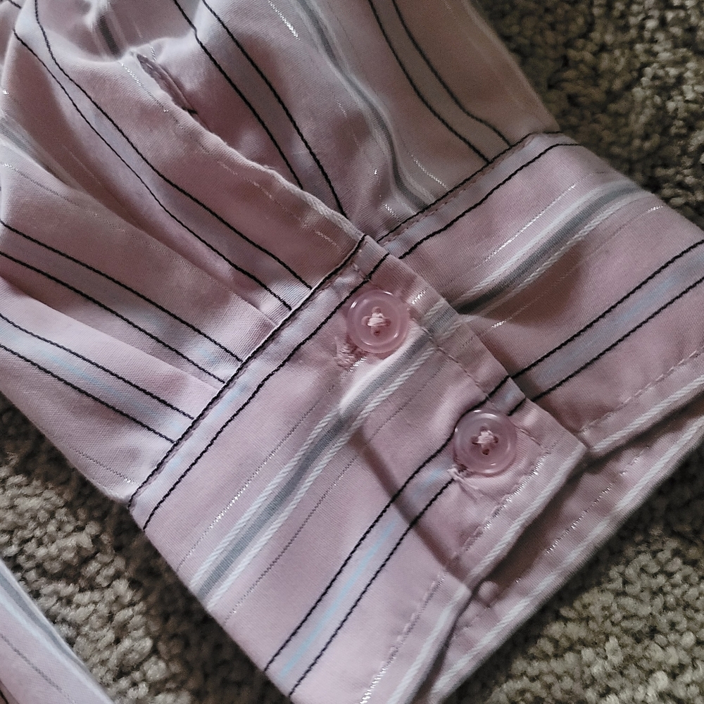 DRESSBARN WOMAN SIZE 18/20 WRINKLE RESISTANT PINK STRIPED BUTTON UP BLOUSE 👚 💖 - Picture 3 of 4